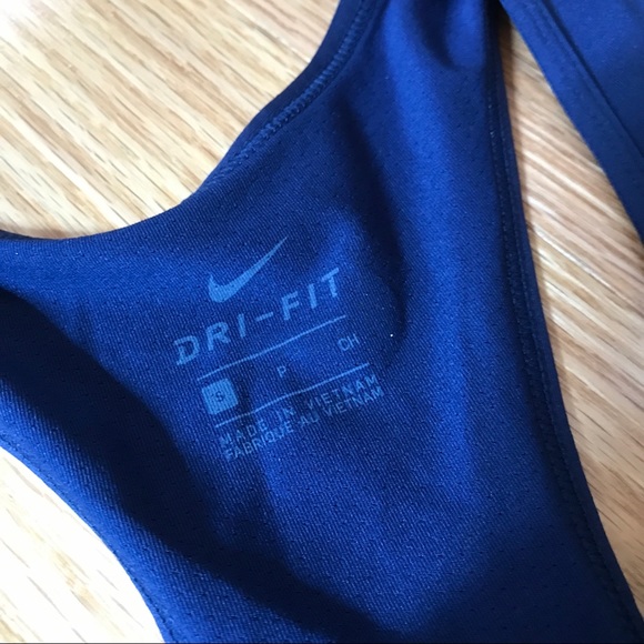 Nike Crop Top - Picture 4 of 5